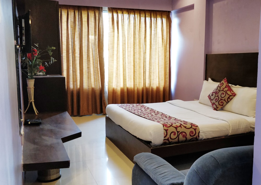 Kamran Residency 33/50