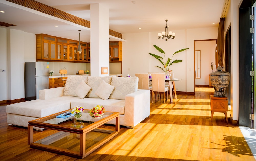 The Koulen Summit Condo 44/66