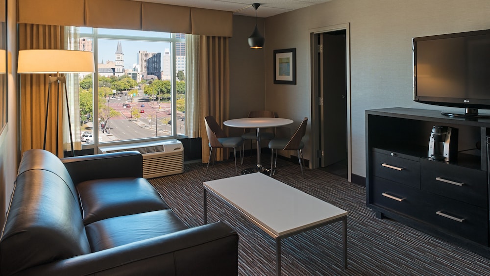 Holiday Inn St. Paul Downtown 40/74