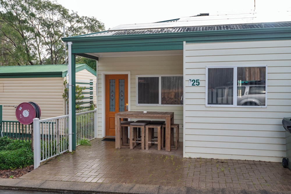 RIVERVIEW TOURIST PARK 3/50