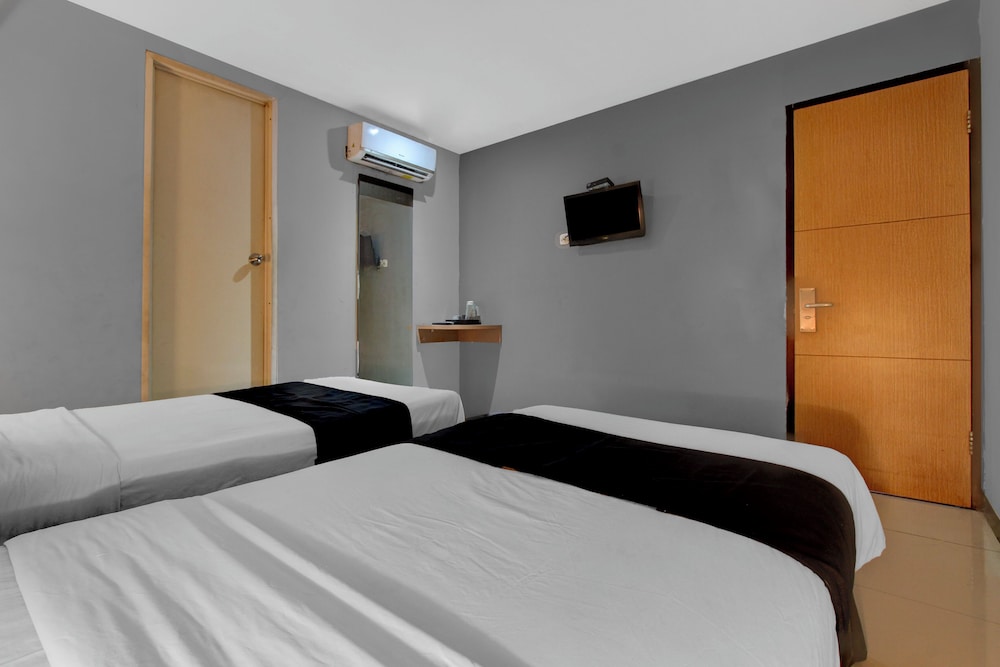 Room at Collection O Near Exit Toll Gayamsari Formerly Buva Hotel, SEMARANG