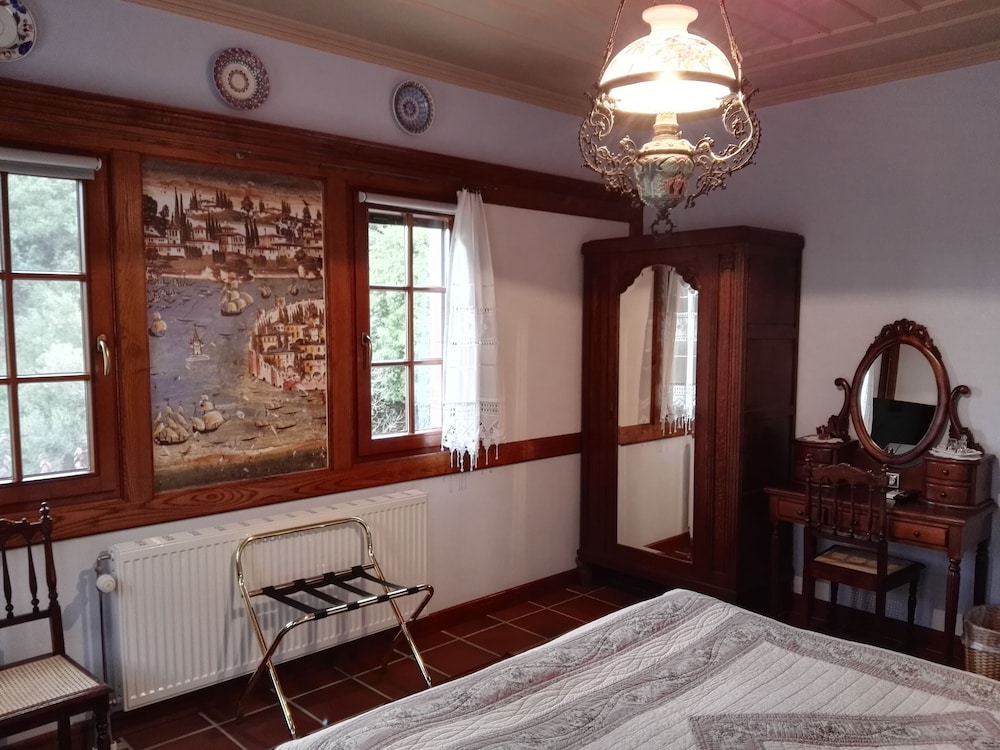 Viraggas Traditional Hotel 28/50