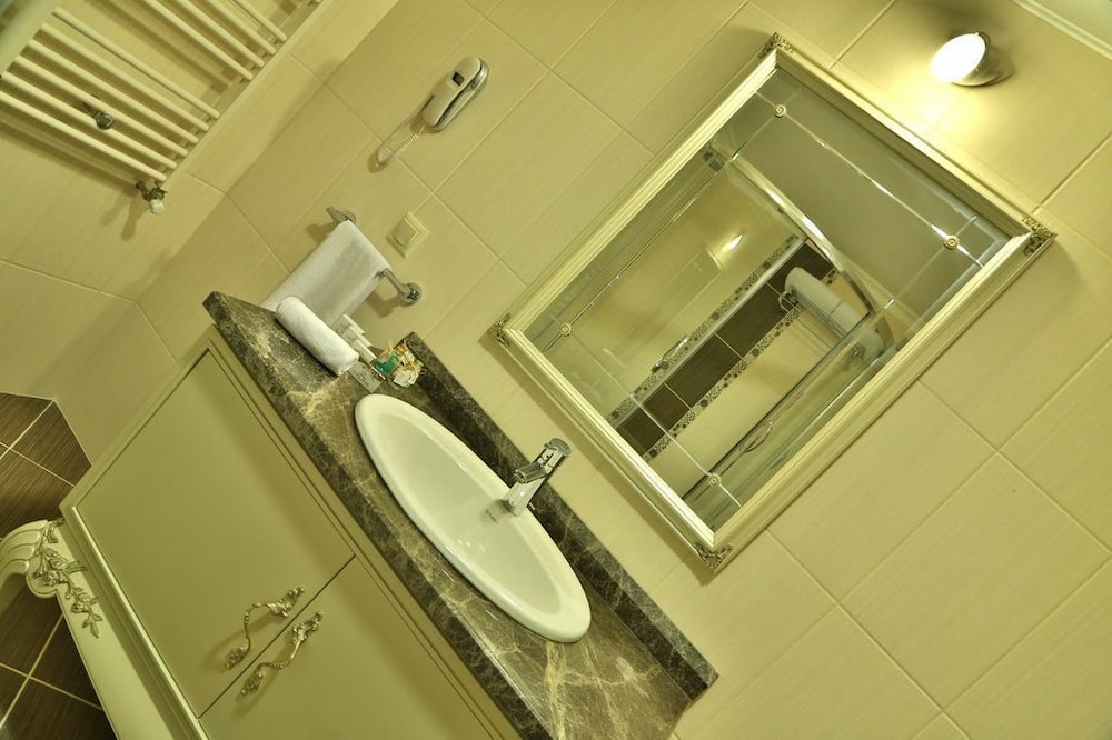 Cassiel Hotel 35/45