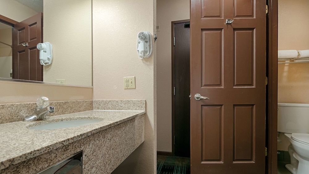 Baymont by Wyndham Danville IL 15/41