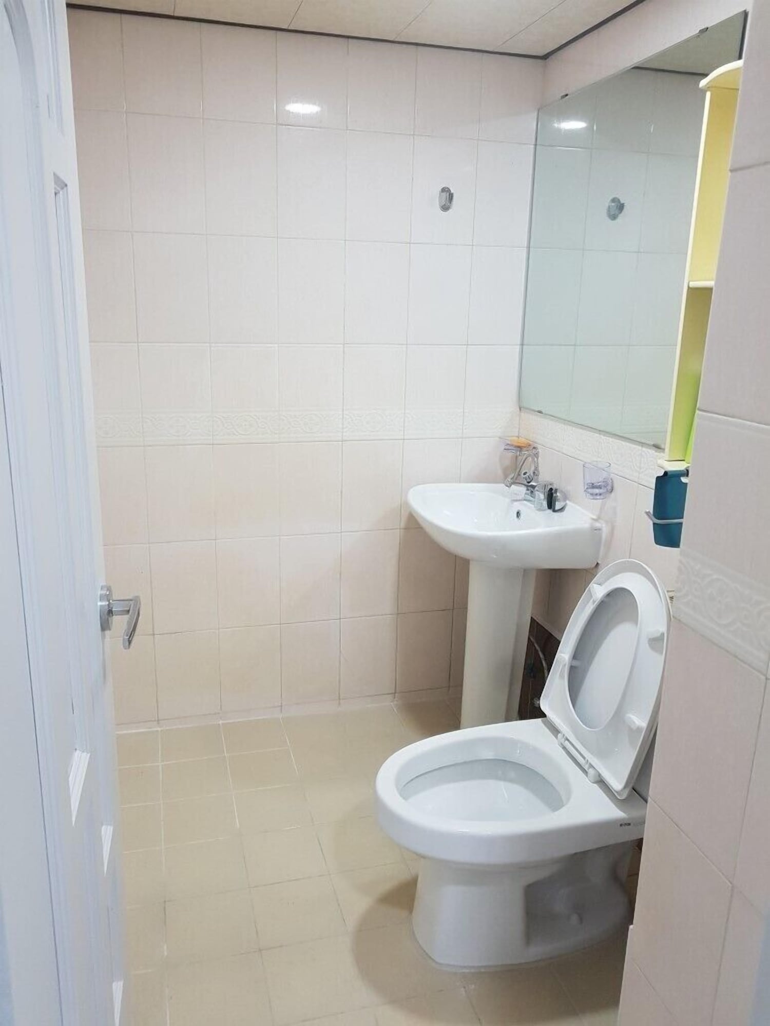 1.5 Rooms, Queen Bed