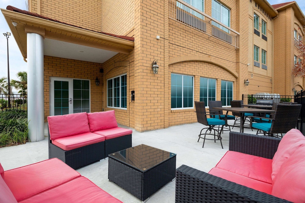 La Quinta Inn & Suites by Wyndham Hinesville - Fort Stewart 37/56
