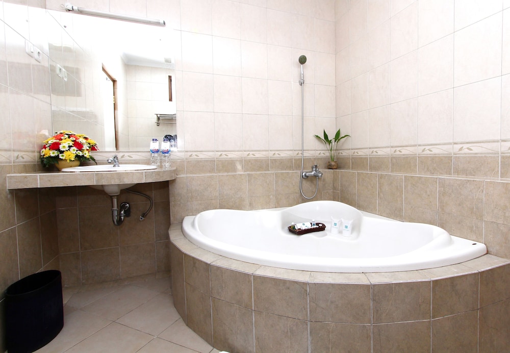 Cakra Kusuma Hotel 32/49