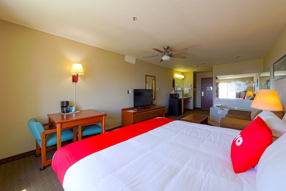 Siletz Bay Beachfront Hotel by OYO Lincoln City 33/71