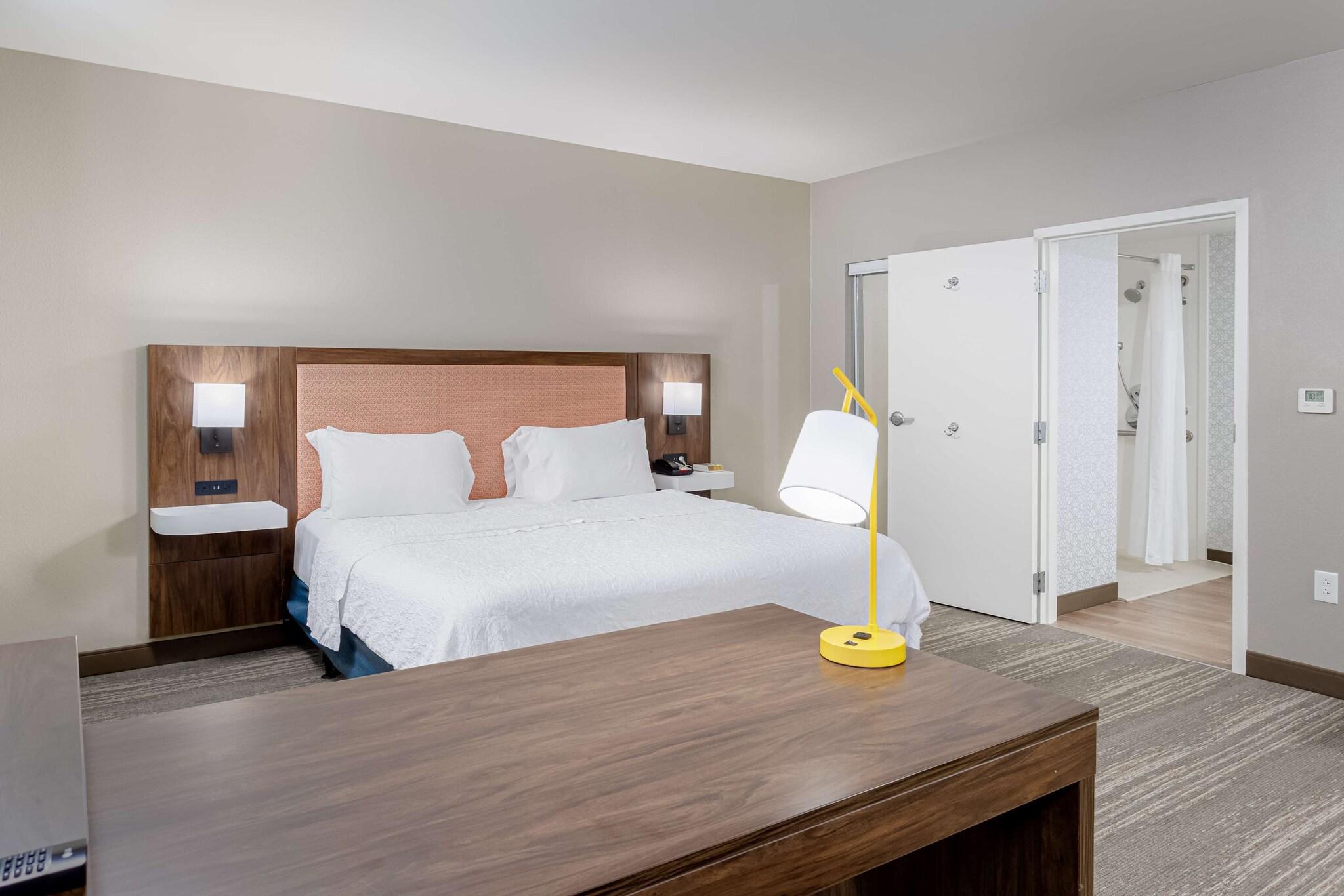Studio, 2 Queen Beds, Beach Front, Sofa, Balcony