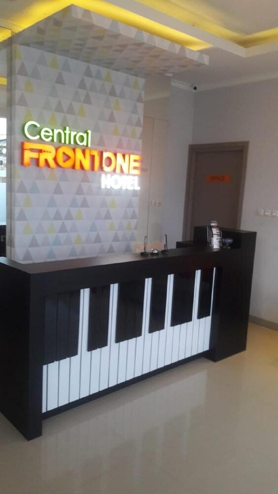 Central Front One Inn Jakarta Airport 6/33