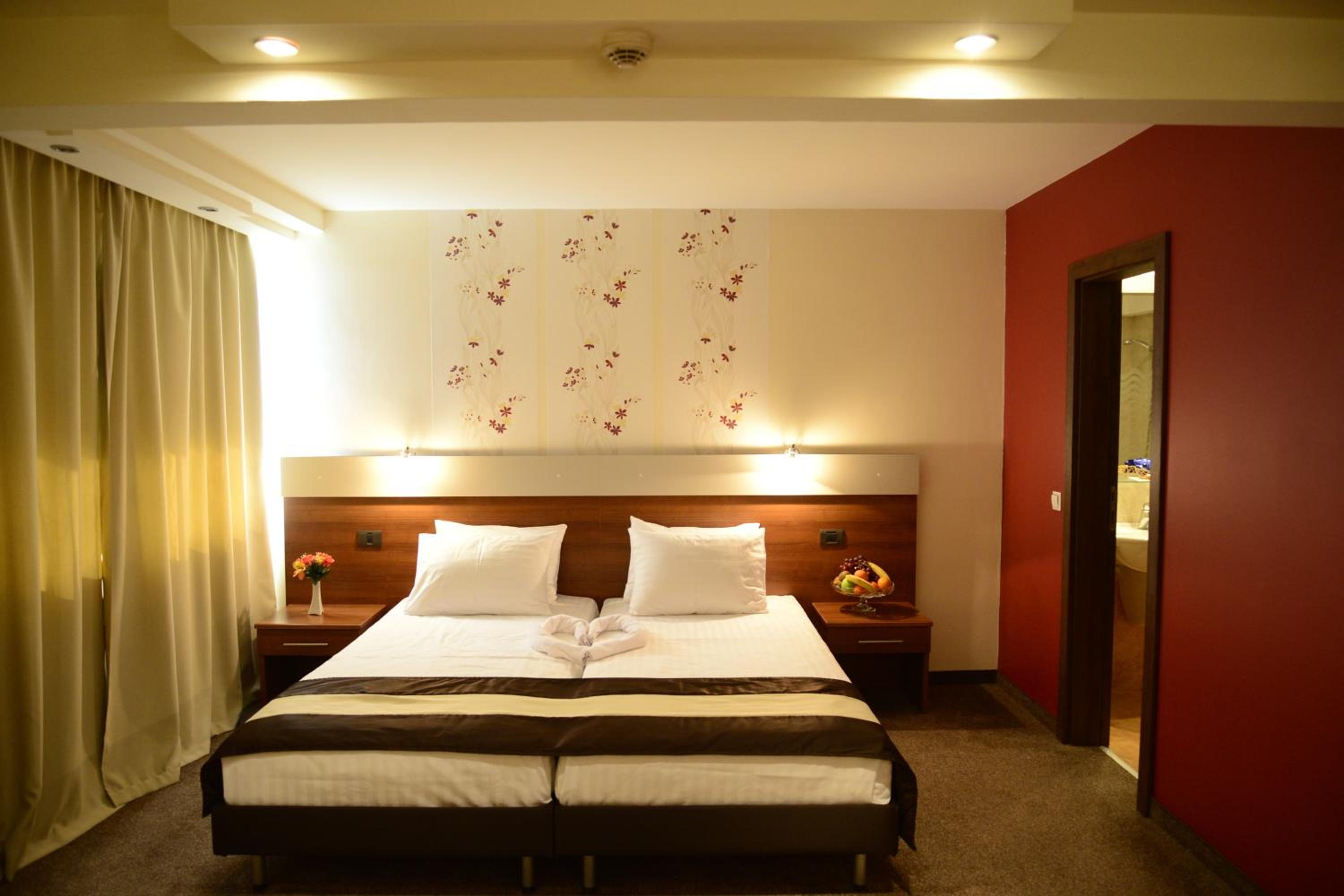 Deluxe, Single Bed, Sofa