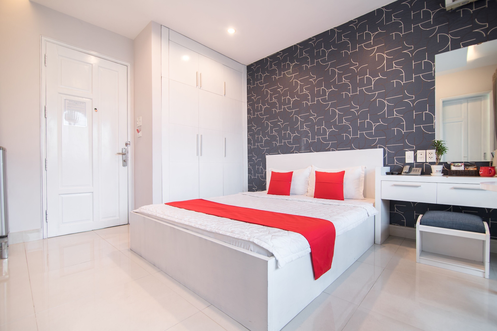 DELUXE, DOUBLE BED