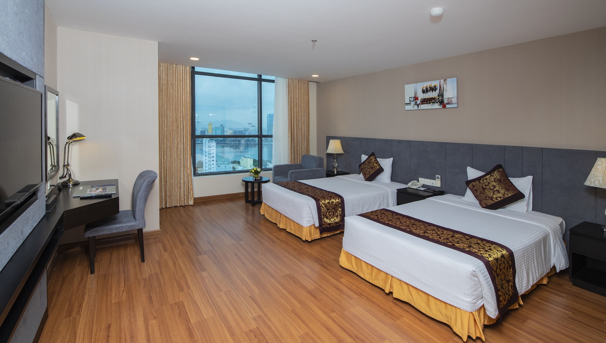 DELUXE, TWIN BEDS, CITY OR RIVER VIEW