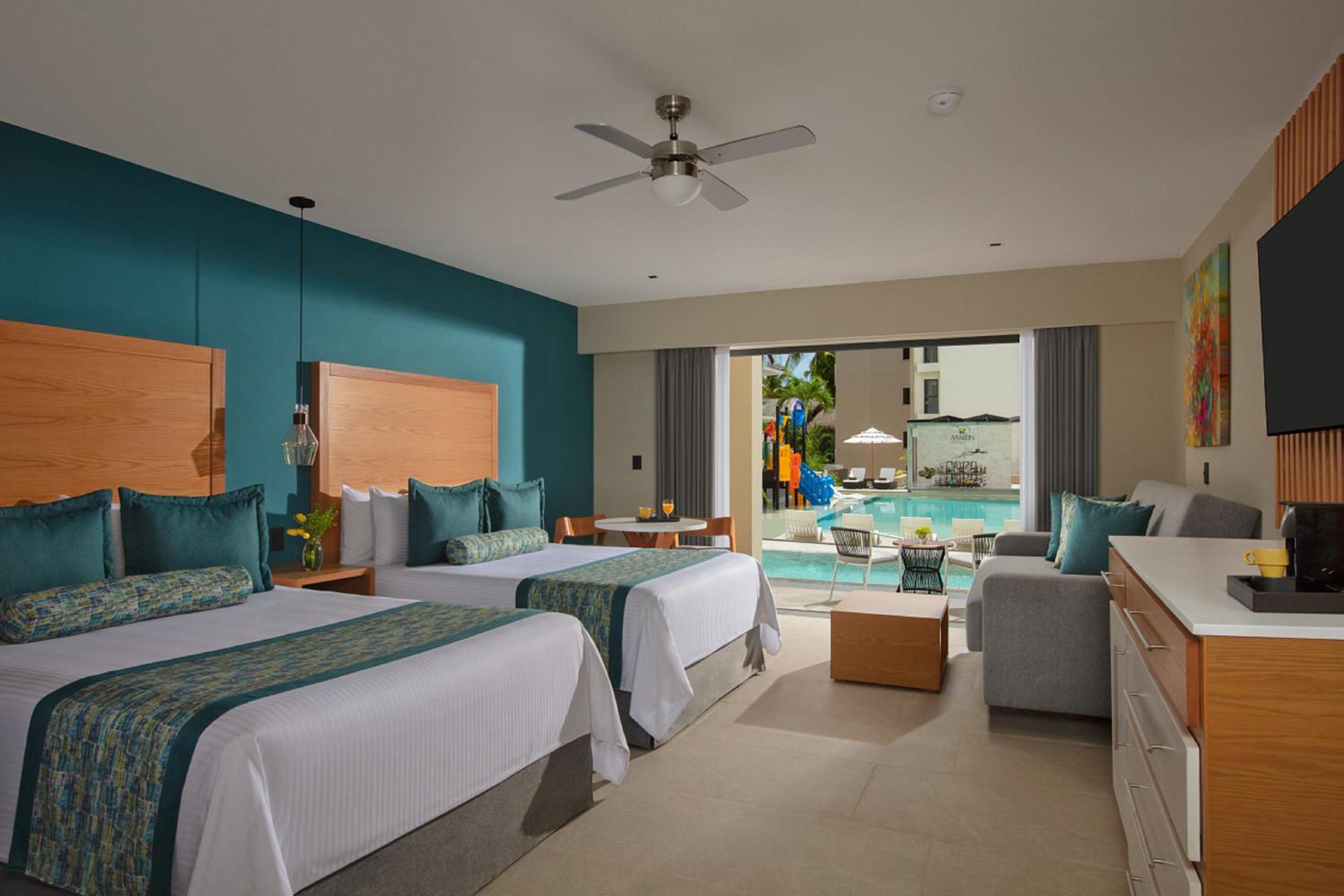Swim Out, Junior Suite, 2 Queen Beds, Pool View