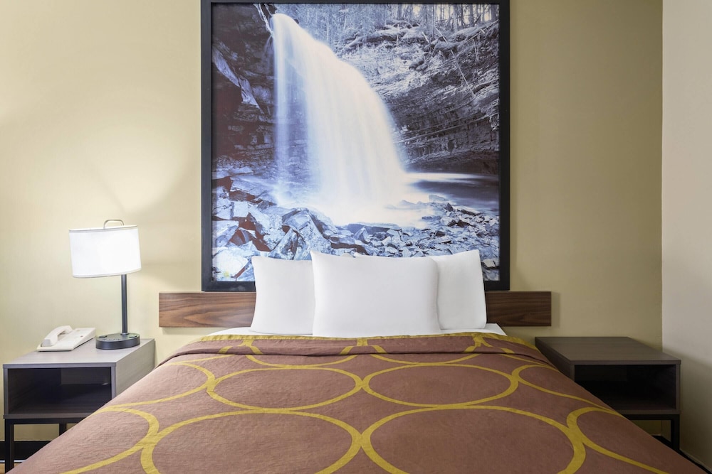 Standard, Queen Bed, Smoking 5/9