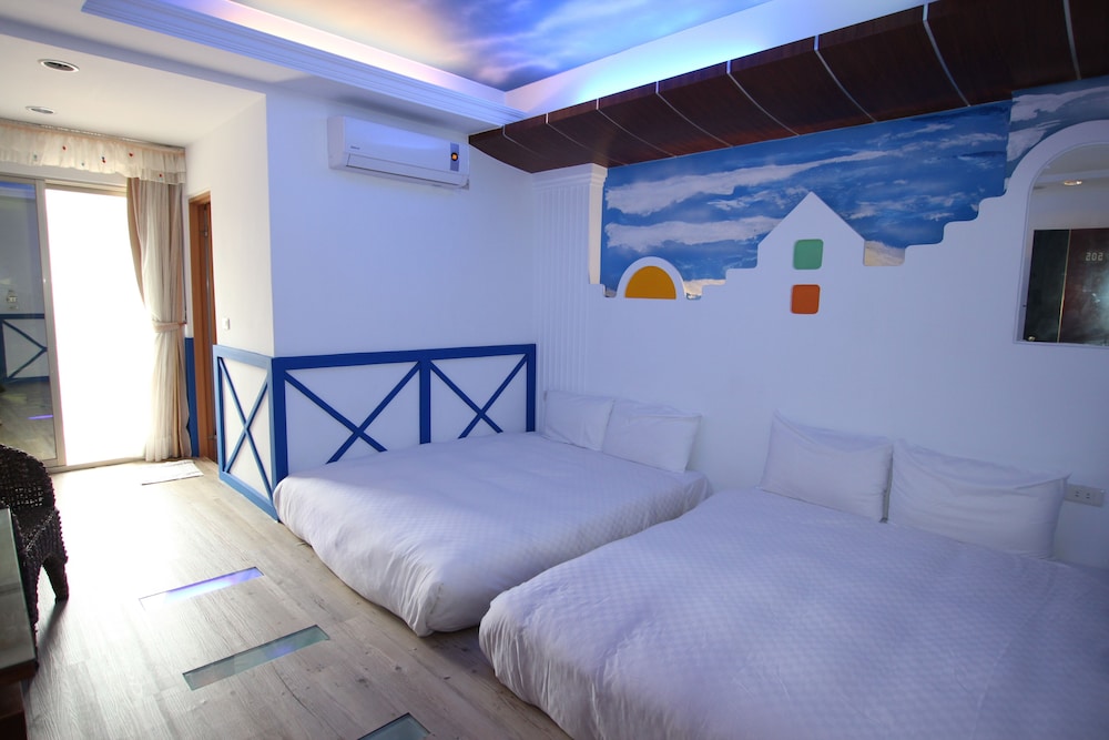 ROOM, QUADRUPLE