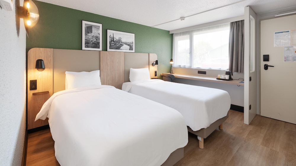 Standard, Twin Beds