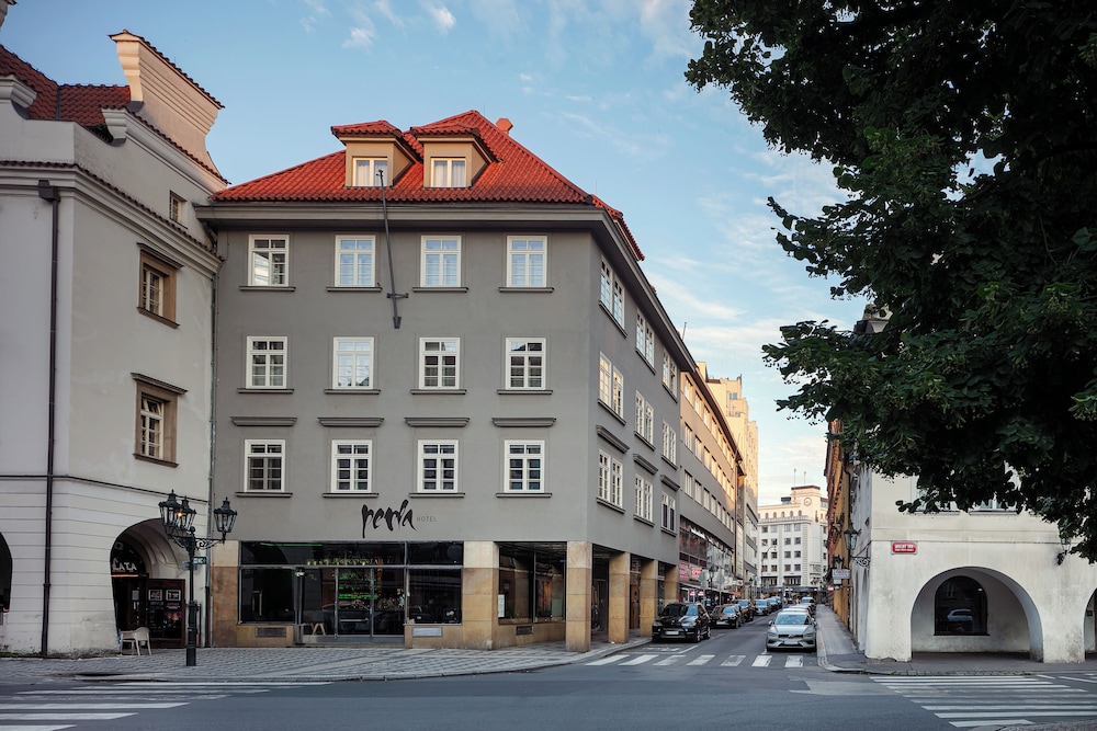 Perla Hotel 3/53