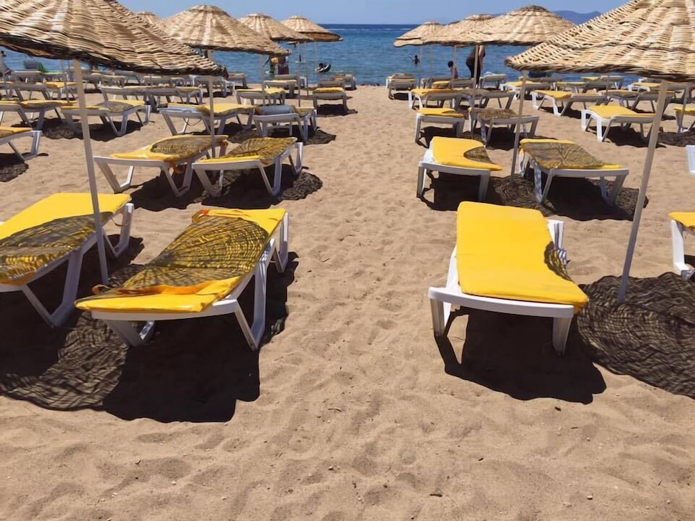 Camlik 87 Hotel Ayvalik 61/63