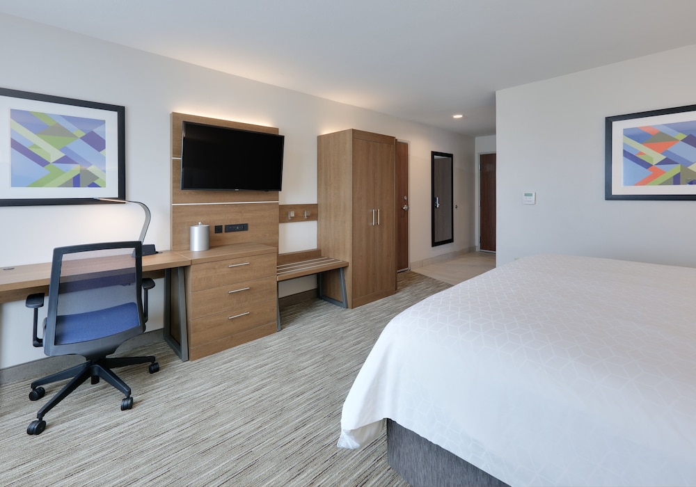Holiday Inn Express Hotel & Suites San Antonio Nw Near Seaworld 34/76