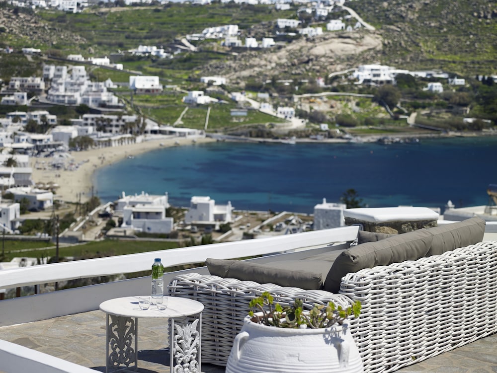 Kallos of Mykonos 45/50