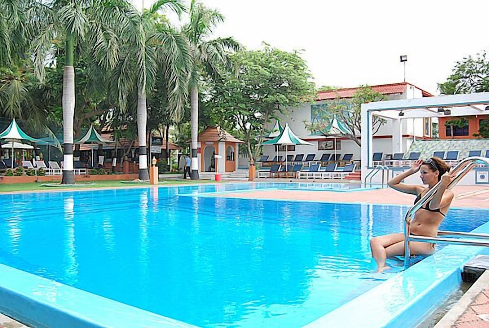 IDEAL BEACH RESORT 14/30