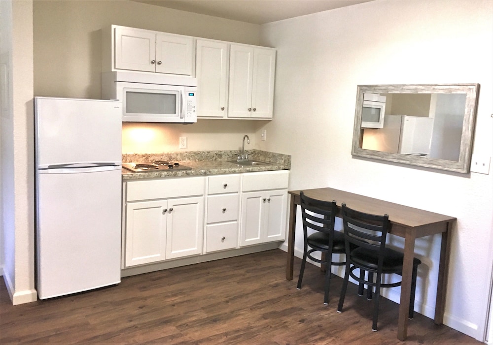 Stay Plus Extended Stay Suites 33/33