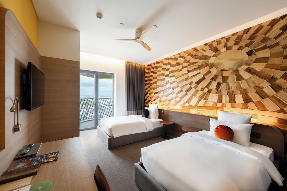 DELUXE, TWIN BEDS, RIVER VIEW, BALCONY