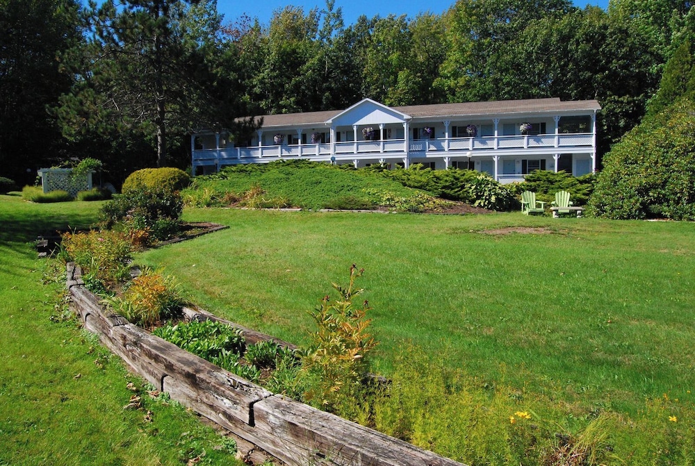 CEDAR CREST INN 18/24