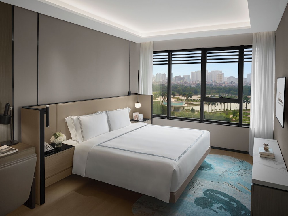 2 Bedrooms, Deluxe, 1 King and 1 Single Beds