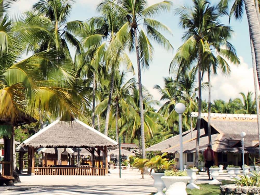 Whispering Palms Island Resort 9/40