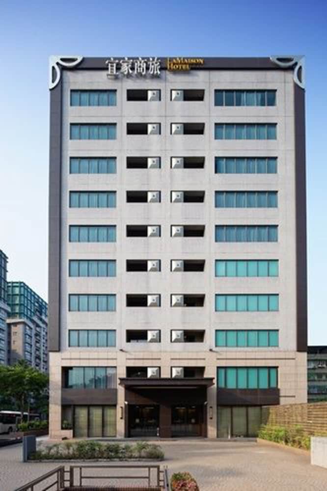 La Maison Hotel 4/64