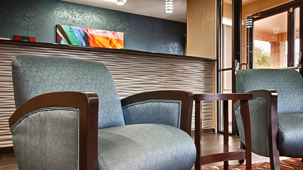 Best Western Cedar Inn 7/24