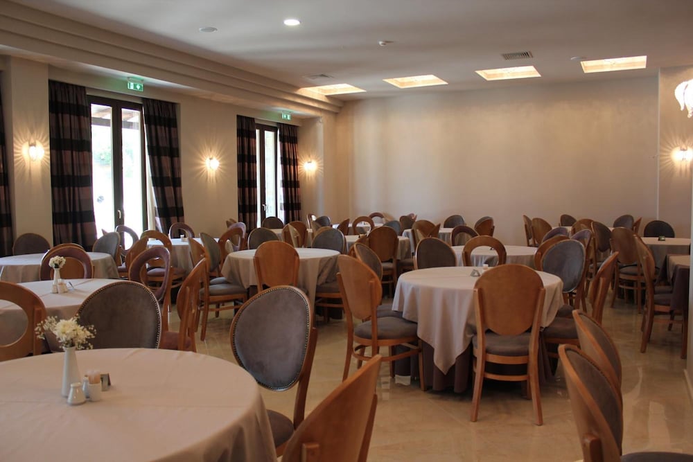 Grand Meteora Hotel 51/60