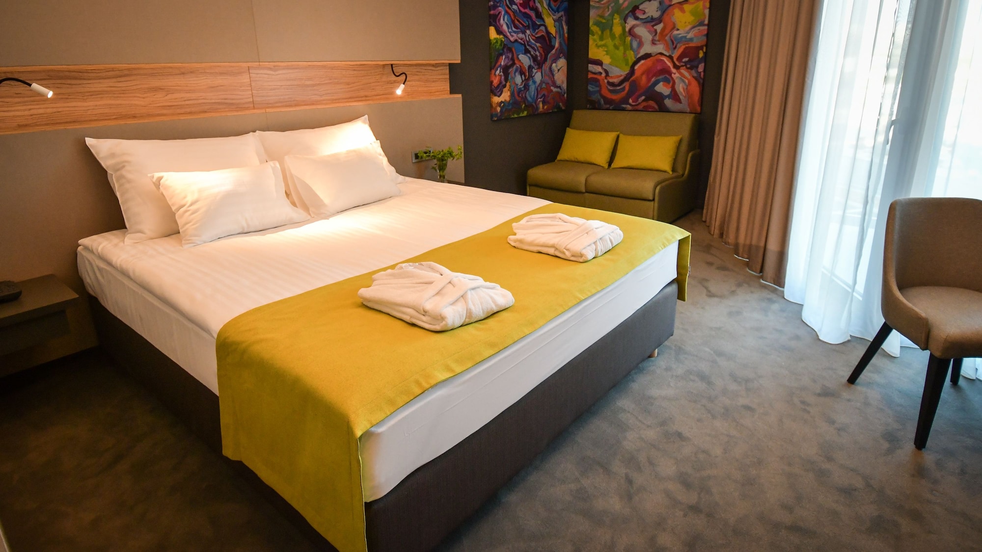 Deluxe, King Bed, Side Sea View, Balcony