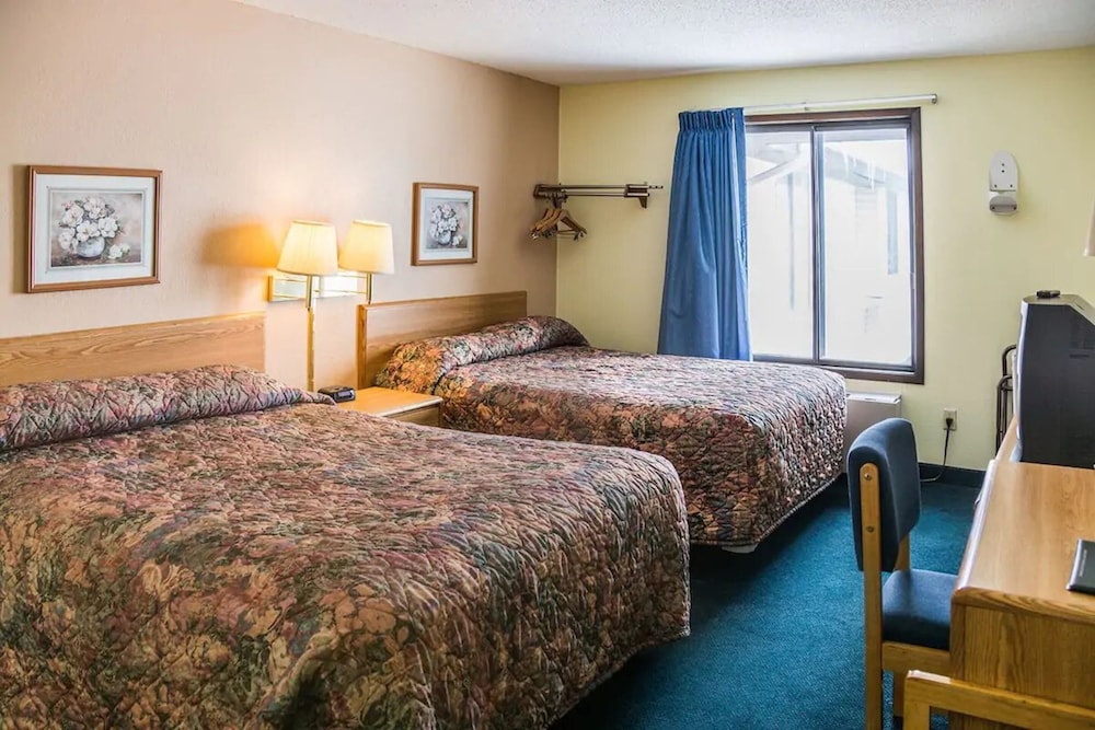 Norwood Inn Suites Roseville 6/30