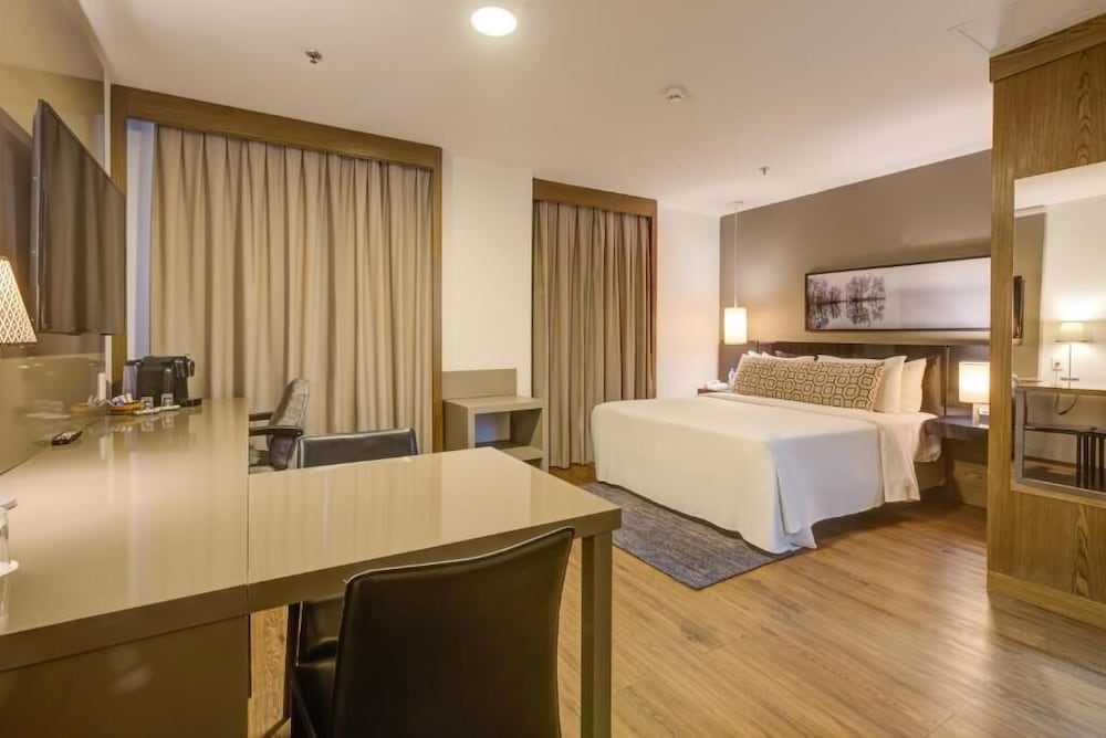 PREMIUM, QUEEN BED