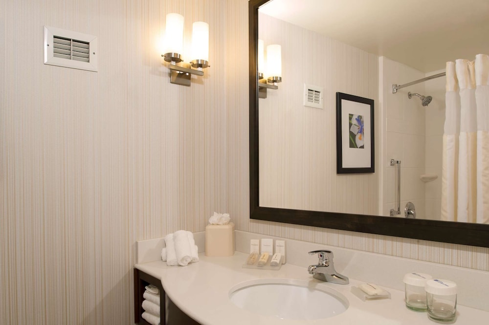 Hilton Garden Inn Plymouth, MI 7/42