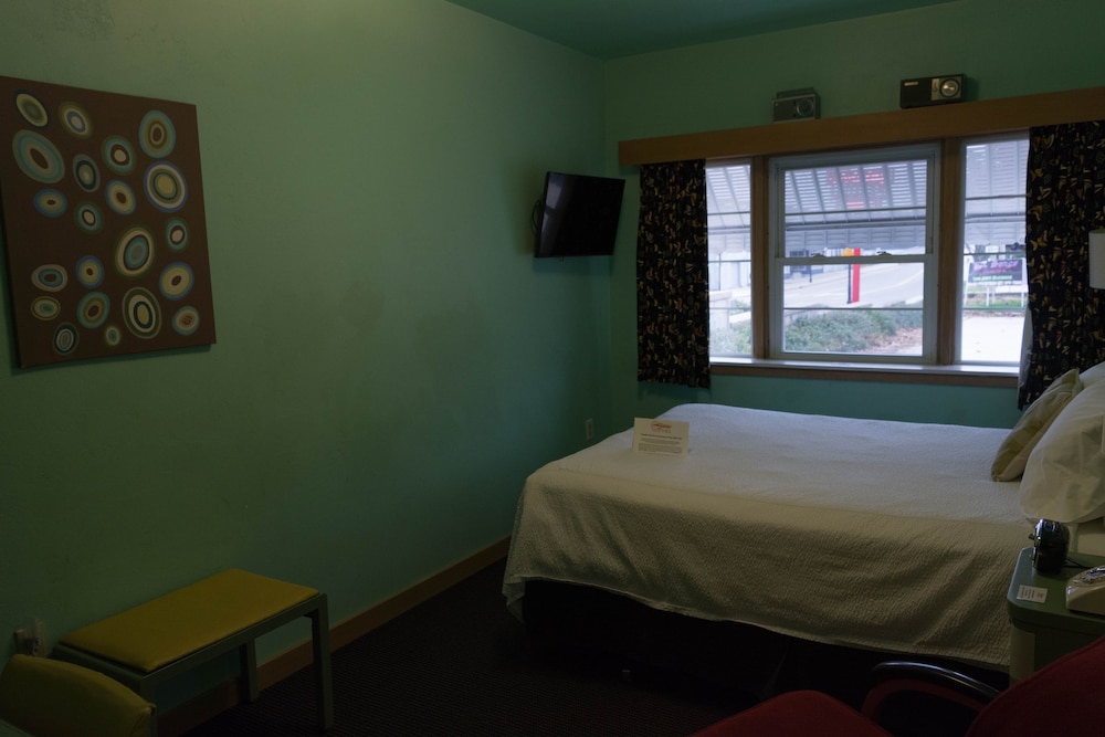 Holiday Music Motel 15/64