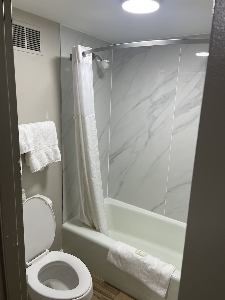 Days Inn by Wyndham Valdosta/Near Valdosta Mall 28/41