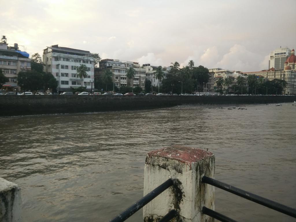 Strand Hotel 38/42