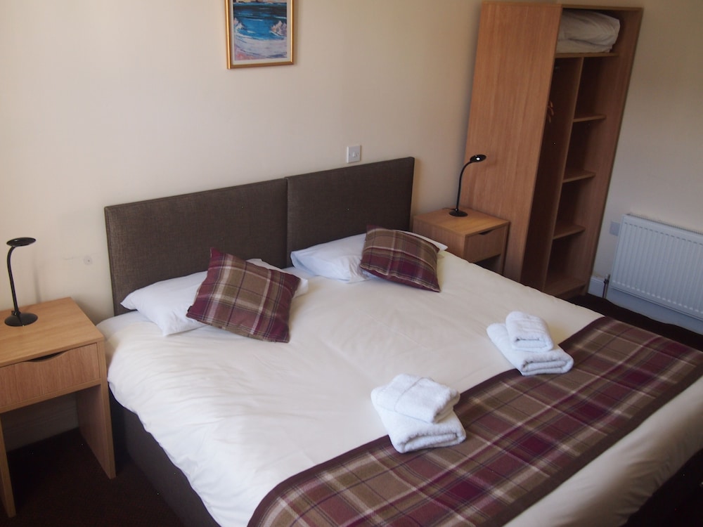The Kelvin Hotel 24/62