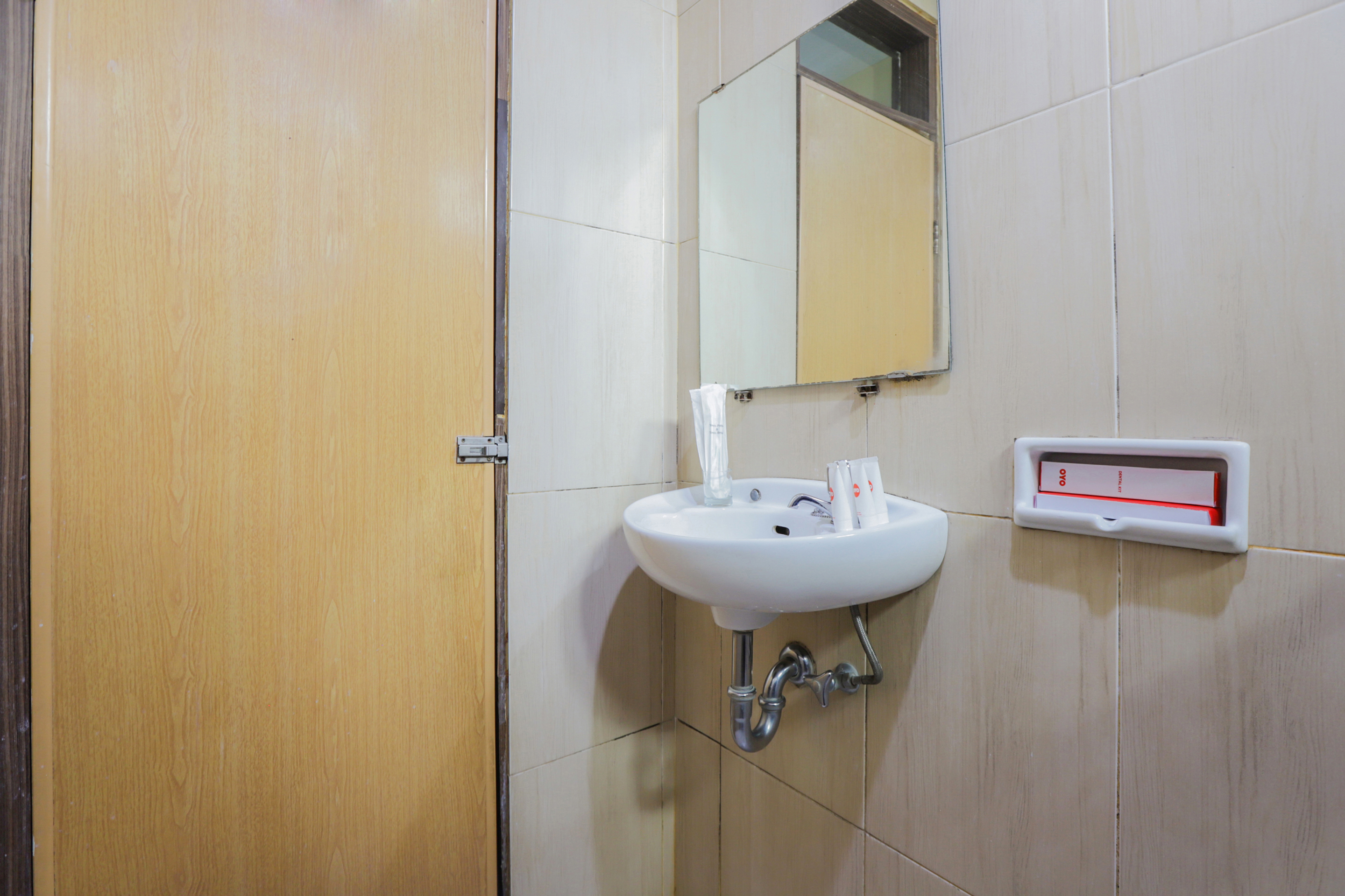 OYO 918 Hotel Senen Indah Syariah 49/50