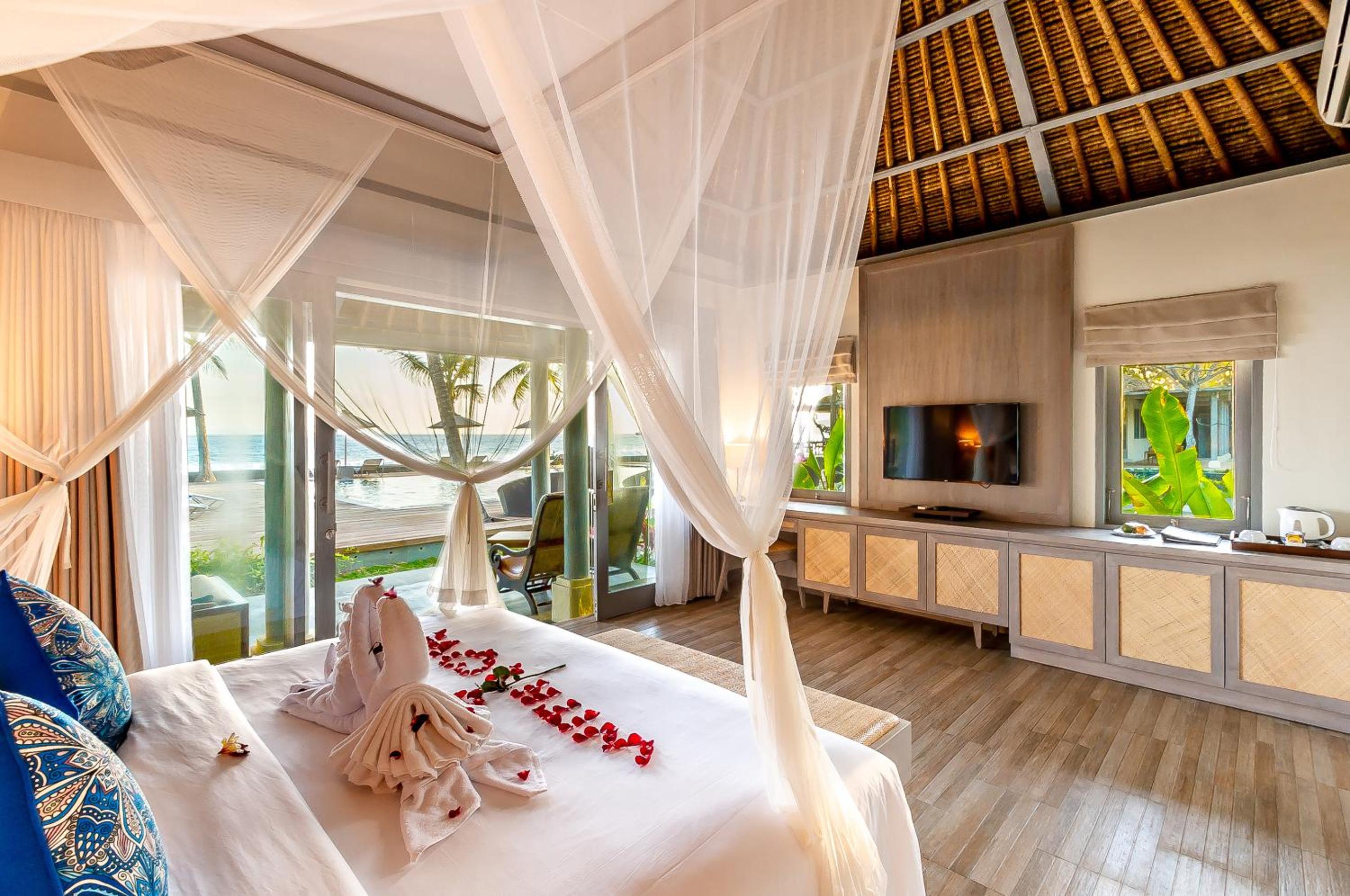 Grand, Ocean, Premier, Queen Bed, Den
