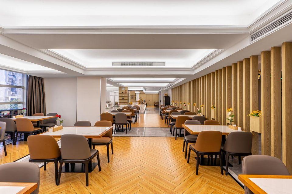 Vienna Hotel (Shantou Convention and Exhibition Center) 50/54