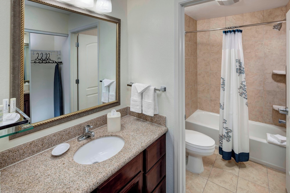 STUDIO, SUITE, KING BED, SOFA, PATIO