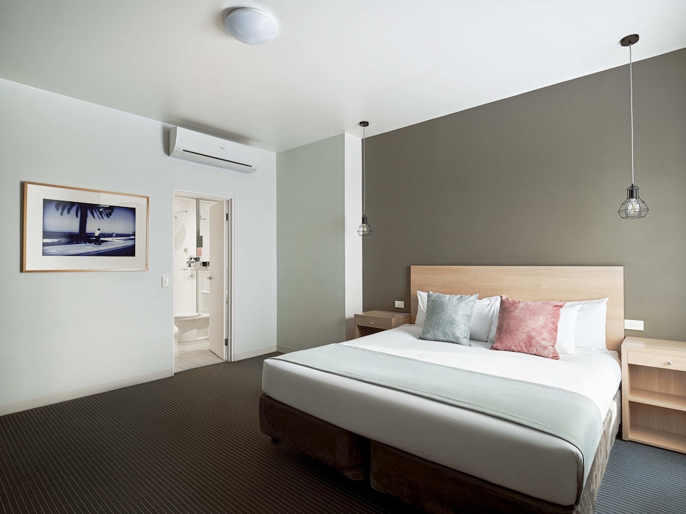 Novotel St Kilda 12/49