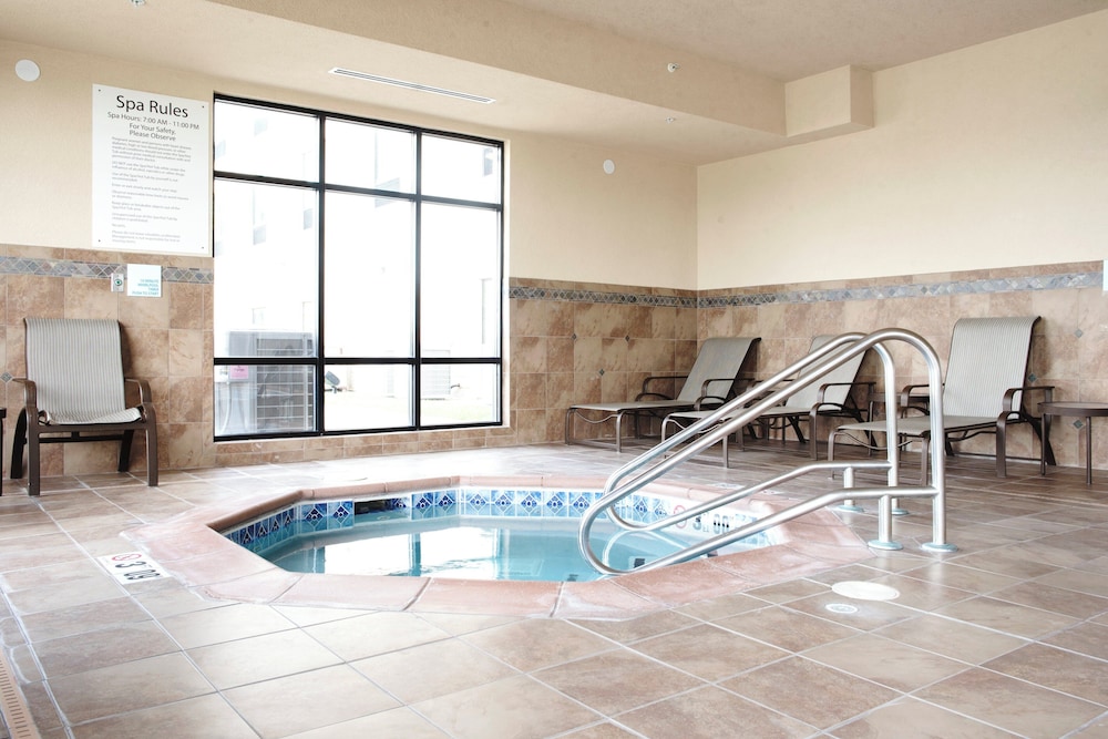 Holiday Inn Express Suites Urbandale Des Moines 29/50