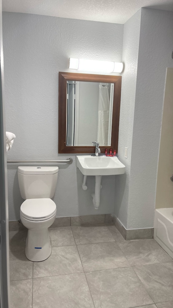 Econo Lodge Rockford Casino Area 15/37