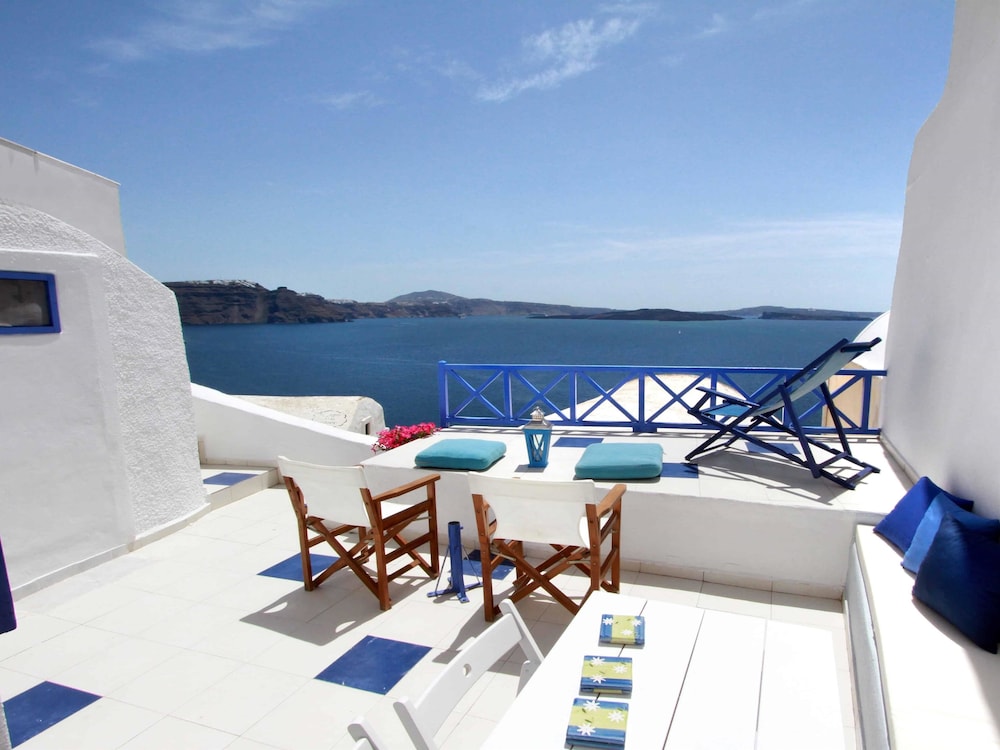 Blu Blanco Cave House 4/47